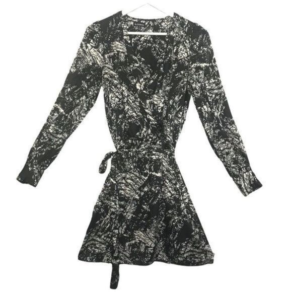 Le Chateau Long Sleeve Wrap Dress - Picture 2 of 9